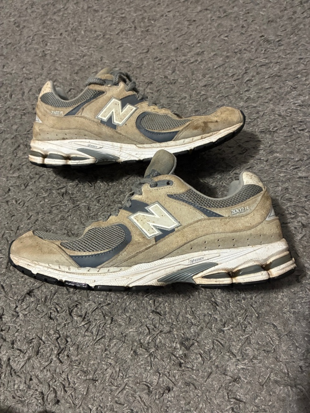 New balance 2002r
